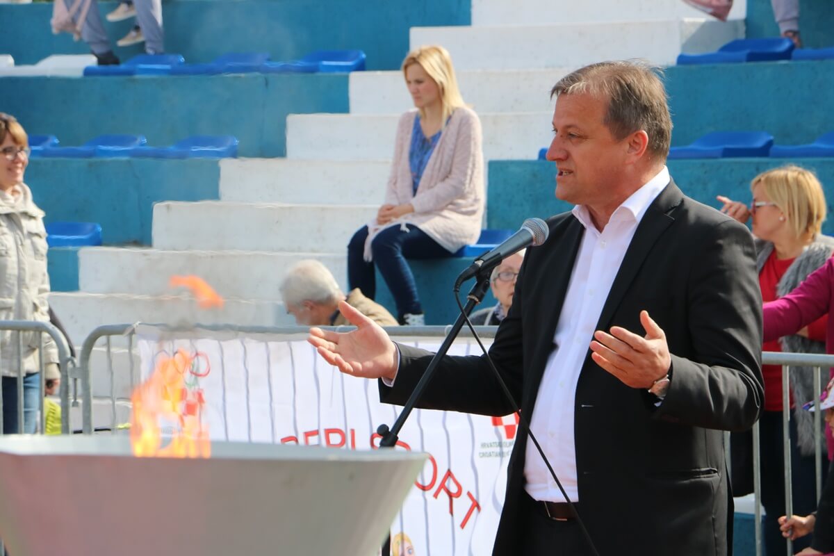 visnjik-sc-visnjik-šc-višnjik-sportski-centar-zadar-atletski-stadion-kompleks-vanjskih-terena-olimpijski-festival-dječjih-vrtića-dječja-olimpijada-dječji-vrtići-djeca-sport-trčanje-nogomet-bacanje-loptice