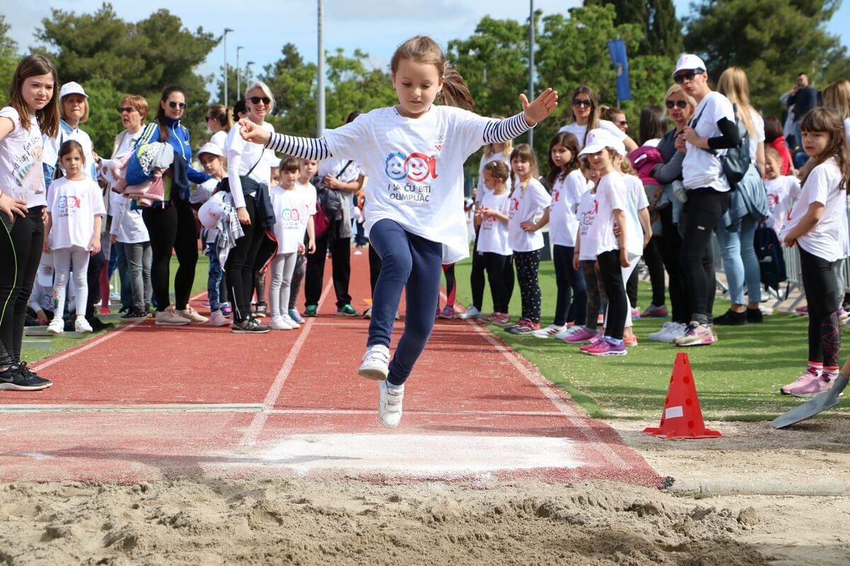 visnjik-sc-visnjik-šc-višnjik-sportski-centar-zadar-atletski-stadion-kompleks-vanjskih-terena-olimpijski-festival-dječjih-vrtića-dječja-olimpijada-dječji-vrtići-djeca-sport-trčanje-nogomet-bacanje-loptice