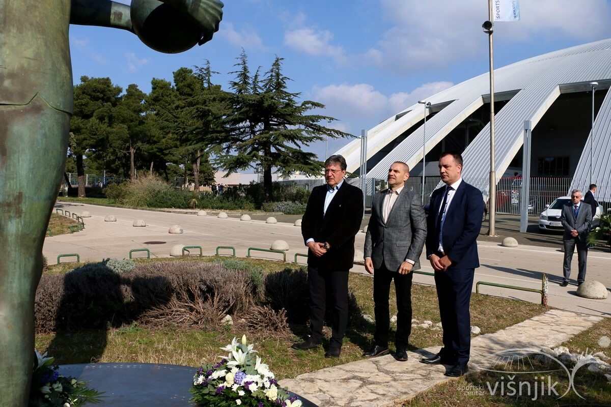 visnjik-sc-visnjik-šc-višnjik-sportski-centar-dvorana-krešimir-ćosić-kup-krešimira-ćosića-košarka-hks-stojko-vranković-denis-karlović-polaganje-vijenaca
