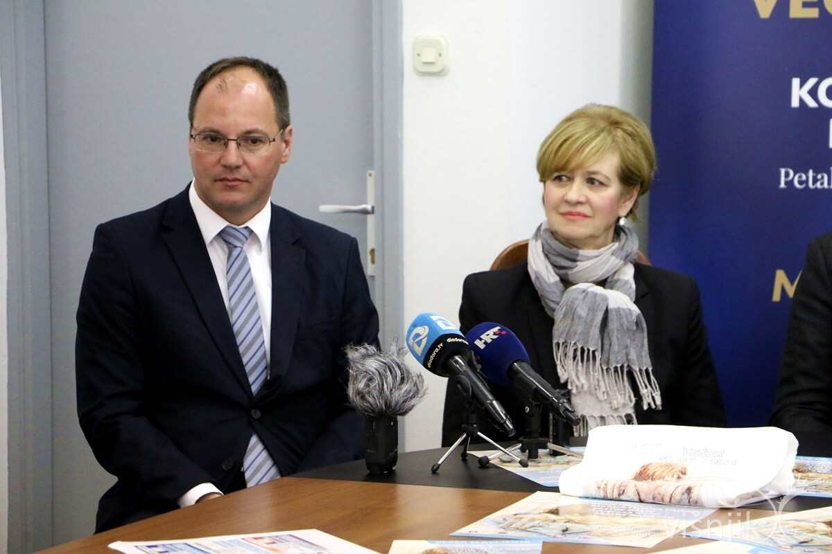 visnjik-sc-visnjik-šc-višnjik-sportski-centar-dvorana-krešimir-ćosić-koncert-plavi-visnjik-sc-visnjik-šc-višnjik-sportski-centar-dvorana-krešimir-ćosić-koncert-plavi-kaputić-večer-slavljenja-kuća-sjećanja-najava-press-zadarska-nadbiskupija-alan-hržicakaputić-večer-slavljenja-kuća-sjećanja-najava-press-zadarska-nadbiskupija-alan-hržica