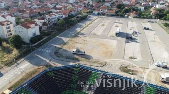 visnjik-sc-visnjik-šc-višnjik-sportski-centar-zadar-teniski-centar-tenis-adria-tour-hts-volonteri-novak-đoković-sport-teniski-savez-organizacija-turnir-tennis-humanitarni-marin-čilić-borna-ćorić-teniski-stadion-zadar-hrvatska-croatia-zatvaranje-ulice-slavka-perovića-regulacija-prometa