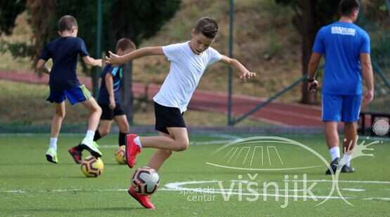 visnjik-sc-visnjik-šc-višnjik-sportski-centar-zadar-kompleks-vanjskih-tetrena-nogometni-tereni-umjetna-trava-nogomet-kamp-brazilski-nogometni-kamp-djeca-trening-zadar