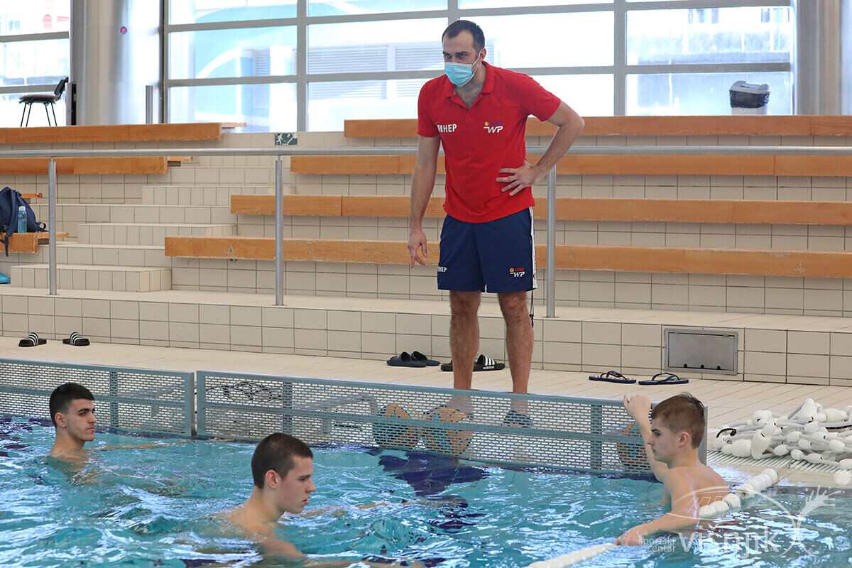 visnjik-sc-visnjik-šc-višnjik-sportski-centar-zadar-zatvoreno-bazensko-plivalište-višnjik-bazen-vaterpolo-reprezentacija-u17-pripreme-frano-vićan-izbornik